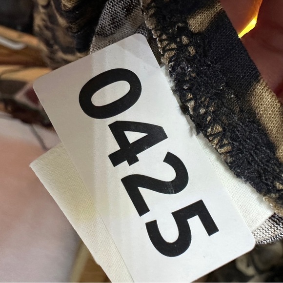 H&M Off The Shoulder Cheetah Print Blouse Large - Picture 9 of 9